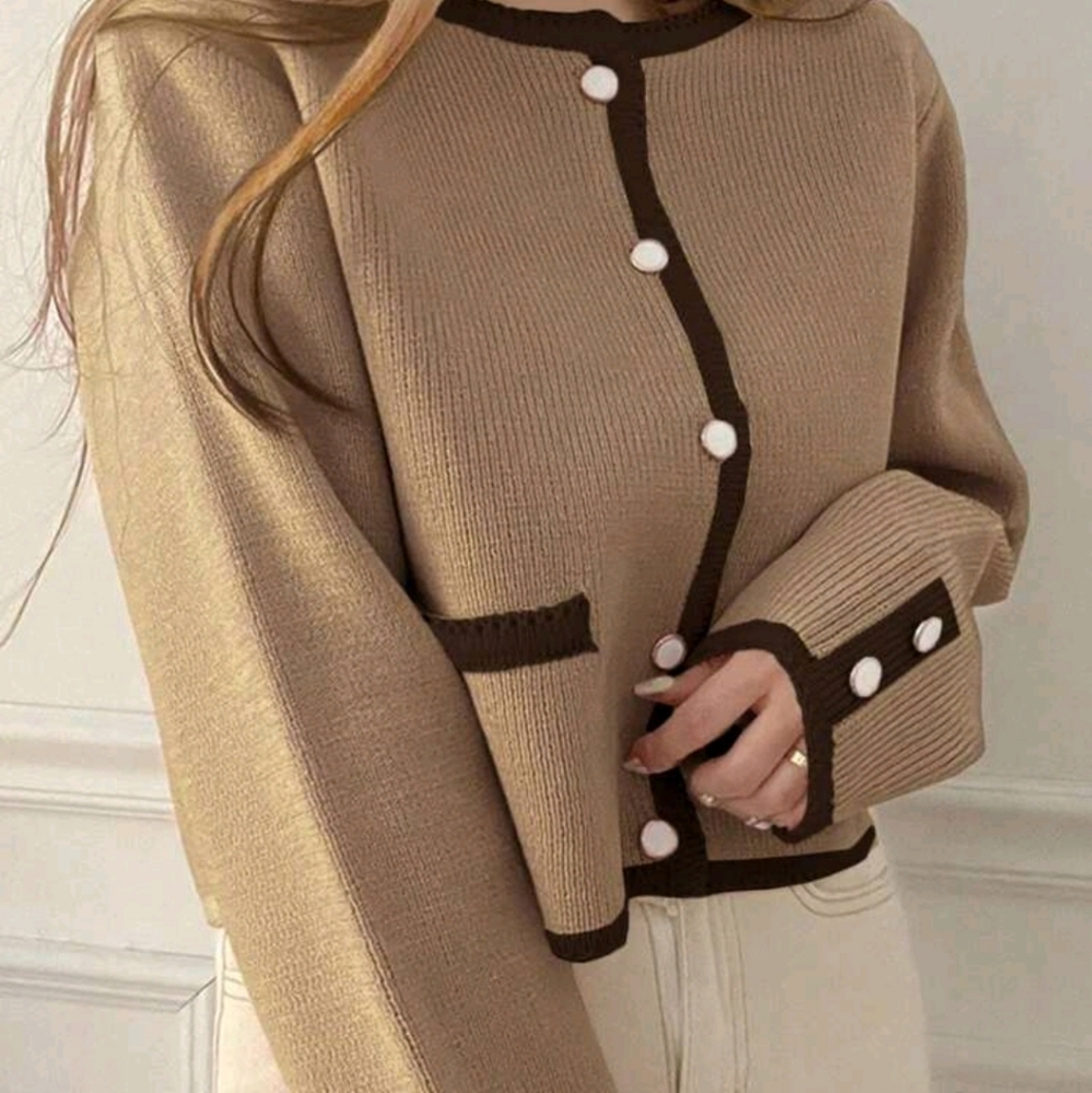 Women Contrast Color Block Round Neck Close-Fitting Cardigan - Picture 2 of 5
